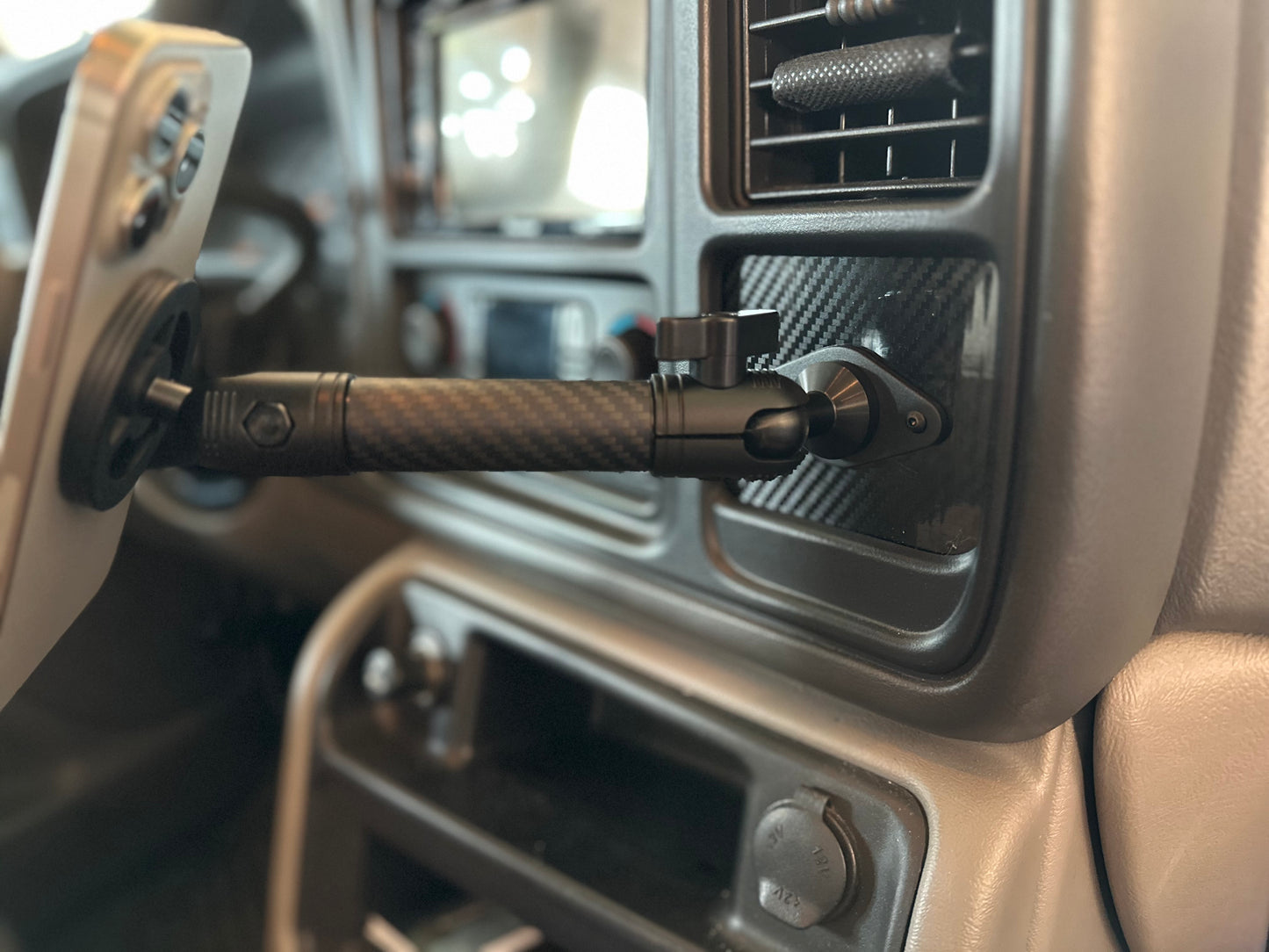 2000-2006 Tahoe/Suburban/Silverado Cubby Accessory Mount Point Replacement
