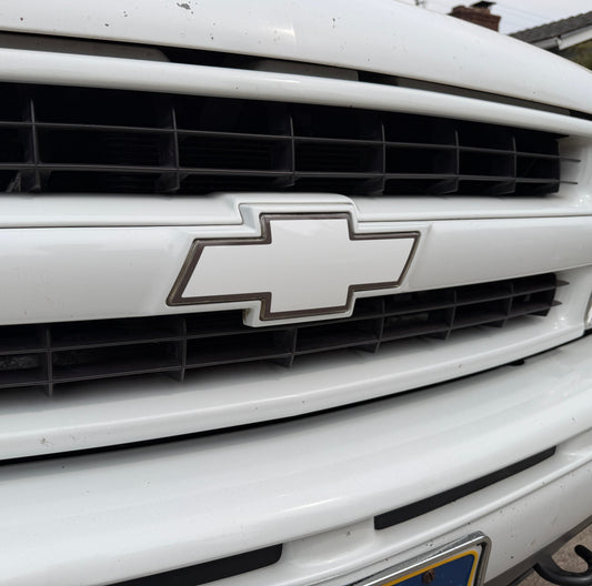 Bow Tie Emblem Color Change Wrap for Chevy Trucks (GMT800 - 1999-2006 Tahoe, Suburban, Avalanche, Silverado)