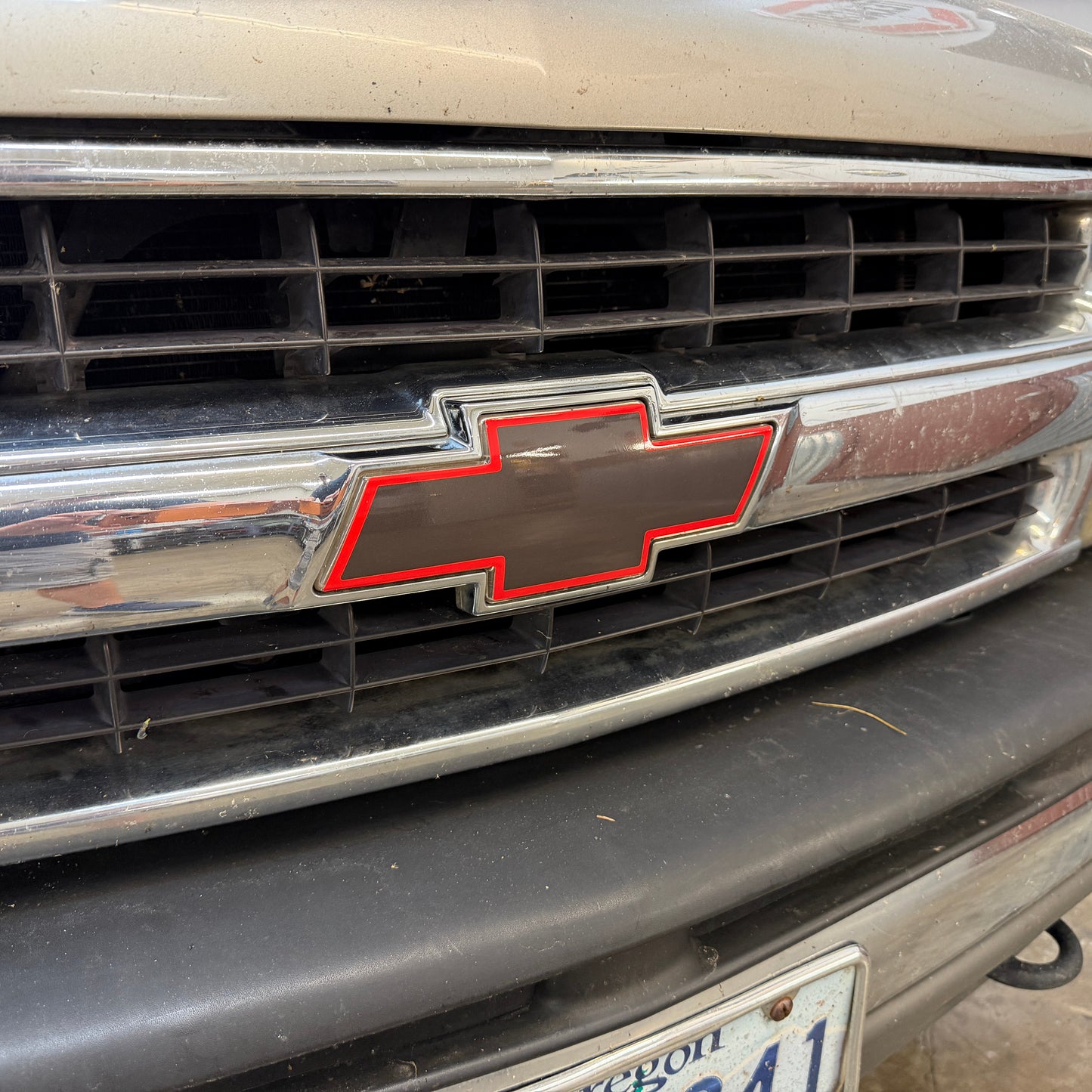 Bow Tie Emblem Color Change Wrap for Chevy Trucks (GMT800 - 1999-2006 Tahoe, Suburban, Avalanche, Silverado)